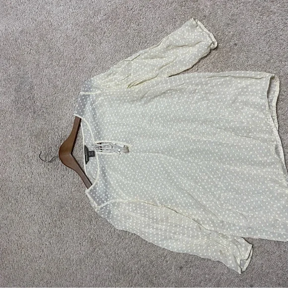 Tommy Bahama sheer ivory top Medium - Picture 3 of 7